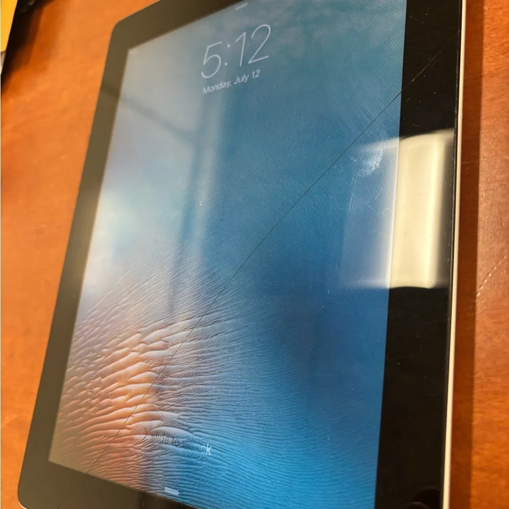 Apple iPad 2nd Generation - 16 GB